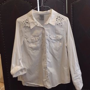 Women’s white cotton button down shirt